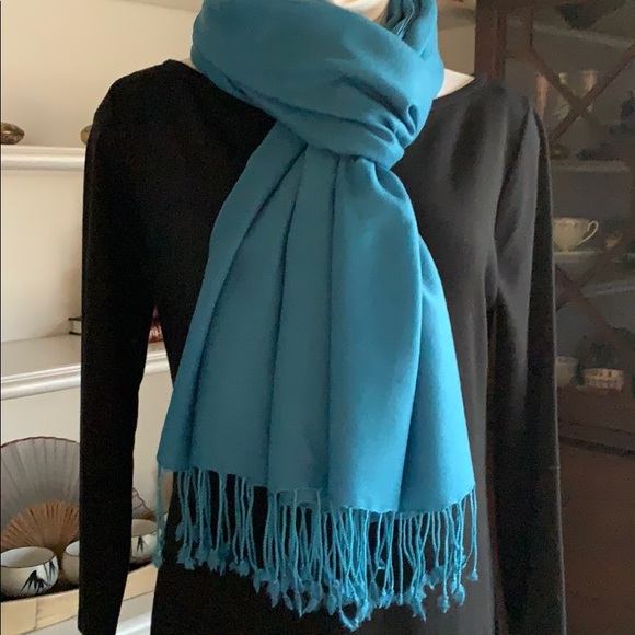 Cashmere Scarf 🧣 - Picture 3 of 6